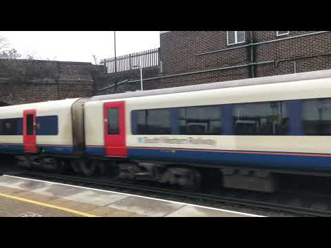 Class 444 passes Feltham, London Waterloo - Poole