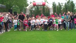 preview picture of video '1ste WALLE-LOOP - Run for fun - Jeugdloop 400m'