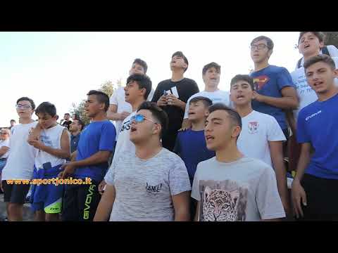 Gli "Ultrà" savocesi, il tifo della curva dell'Akron Savoca.