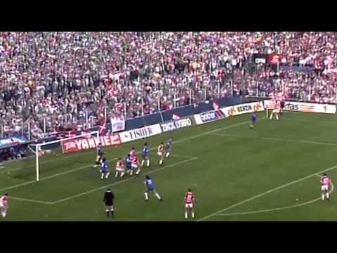 Se de ti største landskampe