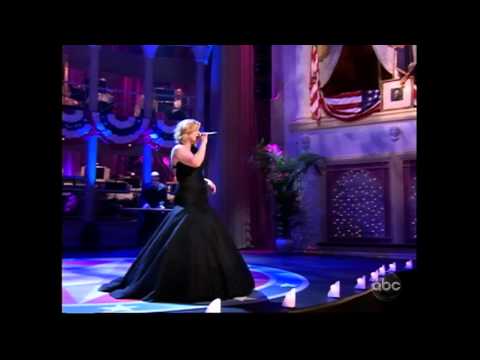 (HD) Kelly Clarkson - Everybody Got Their Something live 2010