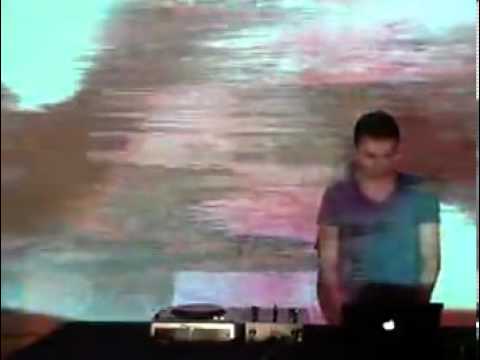 Plug and Lay: Mallendael live, visuals by Thief - RTS.FM.140412