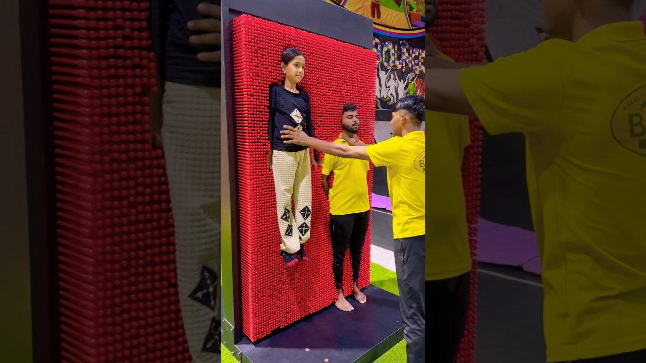 wait for the children's reaction 😱🤫😂 #dance #friends #dancer #danceinpublic #anshkukreja #khairiy...