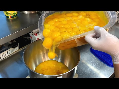 Giant Jiggly Cheese Cake Making in  Korean - Giggly Castella Cake - Korean Street Food
