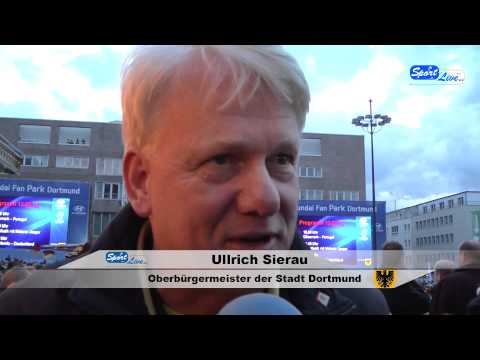 EM 2012 Portugal - Deutschland: Gute Stimmung auf dem Friedensplatz in Dortmund