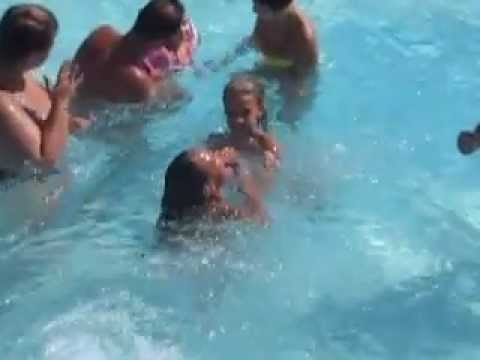 2013/08/27 Giulia auf der Rutsche