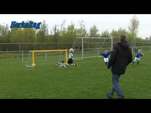 Voetbal Zeelandia Middelburg MP2 - Serooskerke MP1  13 april 2011