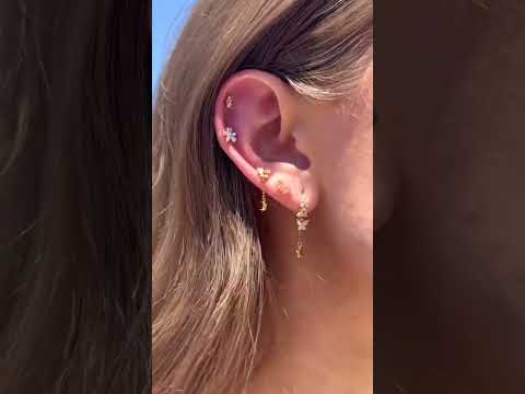 These earrings! 😍🌸💐 Perfect for the #summer #shorts #earrings