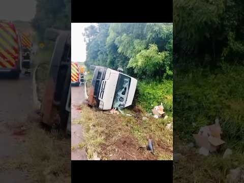 Motorista sai da pista durante chuva na BR-153 em Irani