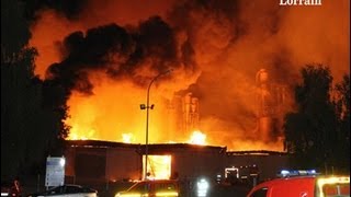 preview picture of video 'Incendie de l'usine Depalor à Phalsbourg : un brasier visible à 10 km'