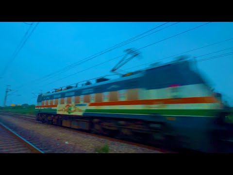 DANGEROUS 110 KMPH  SPEED  12768 SANTRAGACHI HAZUR SAHIB NANDED SUPERFAST EXPRESS  - INDIAN RAILWAYS
