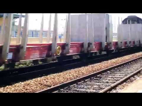 Treno merci in transito a Rosarno