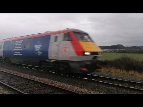 11/12/21- TFW DVT 82226 and Class 67- 67025 - Crewe C.S to Holyhead Car M.D.