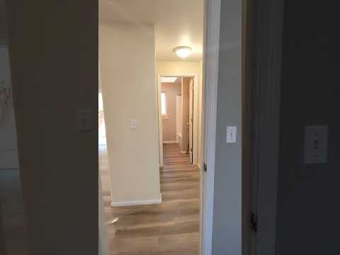 Fantastic 3bd/2bth Duplex w/ Fenced Yard ~ Great Area property video
