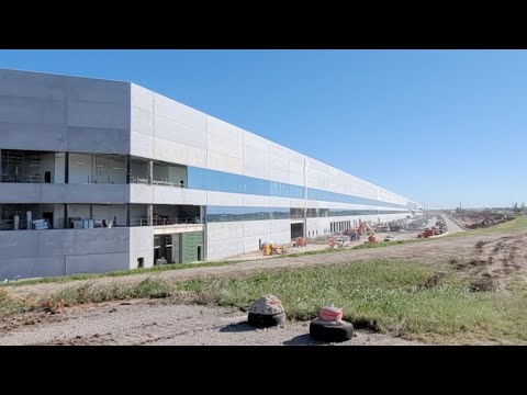 Live From #GigaTexas - Gorgeous Day At #Tesla #Headquarters