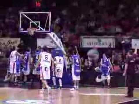 19 17-11-07 BCO-Mons - Fout op scorende Ivory die bonusvrijw