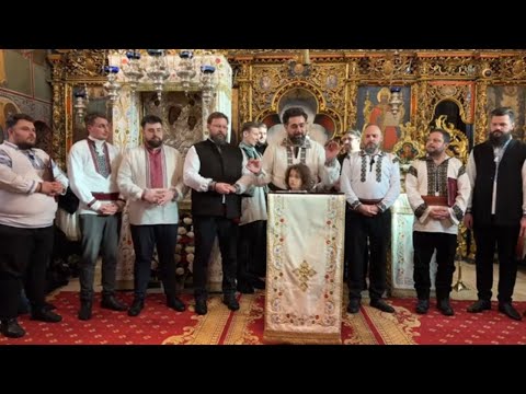 Corul academic "Byzantion" din Iași colindă obștea mănăstirii Putna