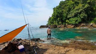 Download lagu A laborer fishing and camping on a rock alone | catch and cook mp3