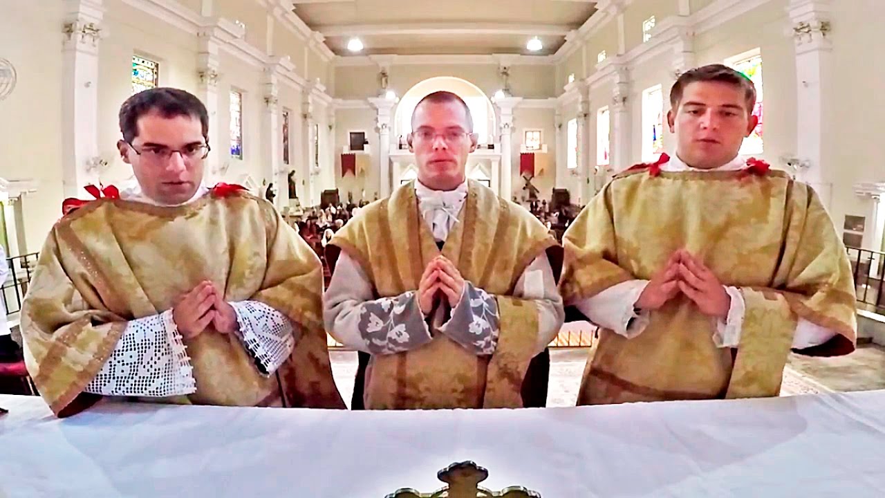 MISSA TRIDENTINA SOLENE - CENTENÁRIO DAS APARIÇÕES DE NOSSA SENHORA DE FATIMA