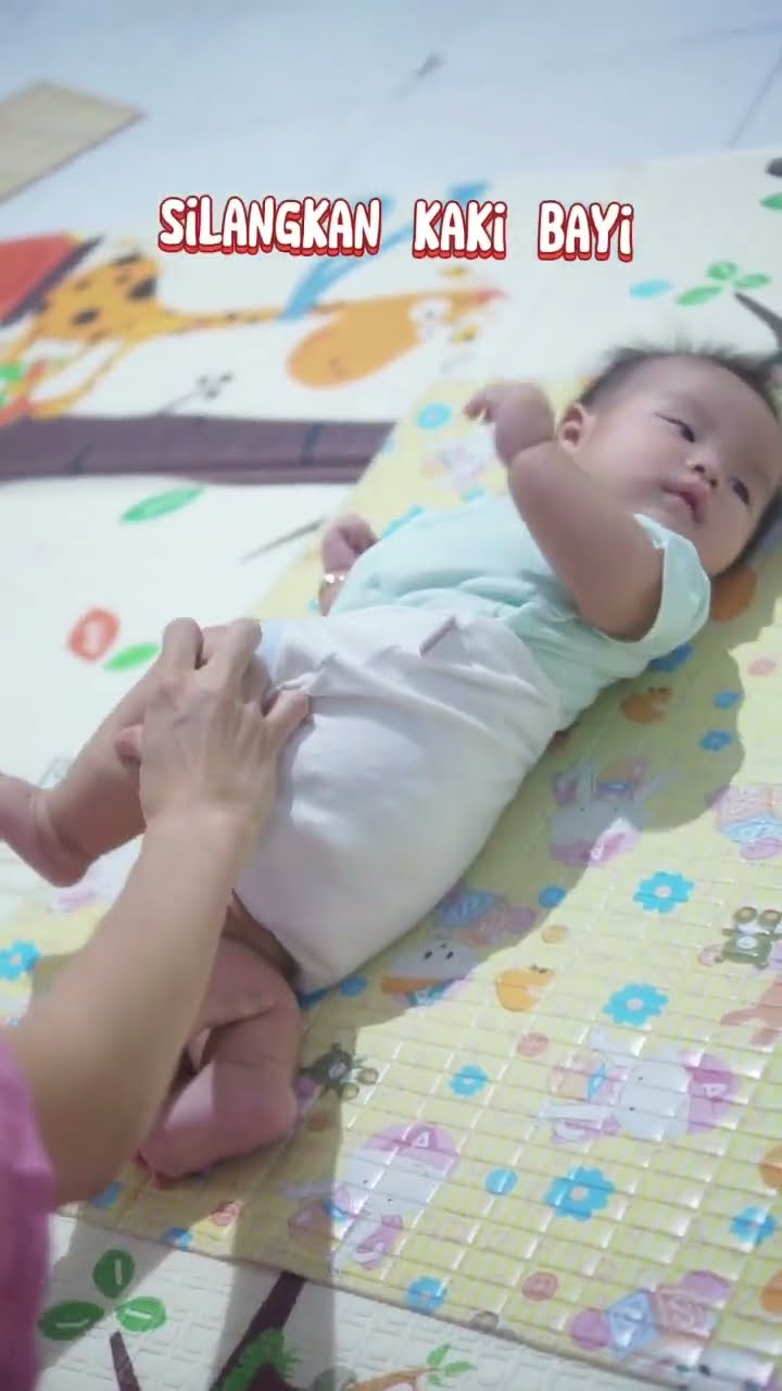 Saatnya si kecil tengkurap! Stimulasi ini seru dan penting untuk perkembangan mereka. 💪🍼