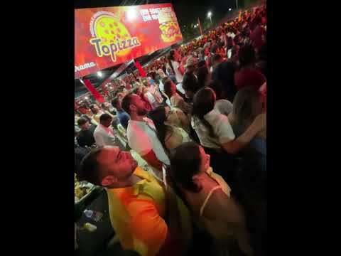 Fernandinho em Parnarama MA   meninas agitando novamente