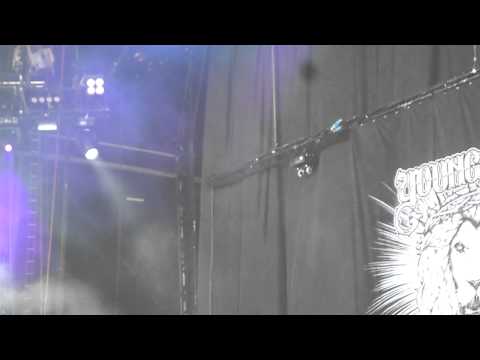 Young Guns do Blink at Reading festival 2010