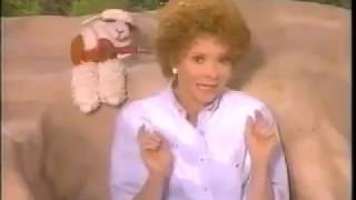 Lamb Chop's Action Songs - 10.) Everybody Knows a Dog Goes Quack
