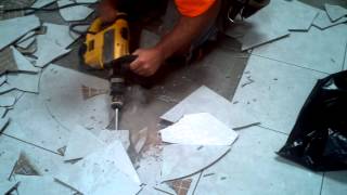 preview picture of video 'Laminate Flooring Mokena - Removing Kitchen Tiles'