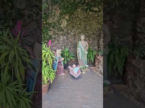 Gruta na praça da igreja Matriz de Alvorada do Sul, PR.