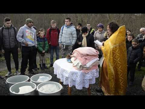 ХВЪРЛЯТ КРЪСТА НА ЙОРДАНОВДЕН В БЕНТ НА СЛАВЕЕВА РЕКА 1