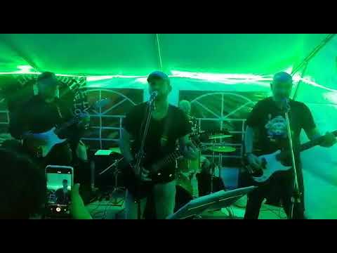 Feo, fuerte y formal