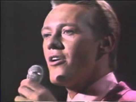Righteous Brothers Bobby Hatfield - Unchained Melody