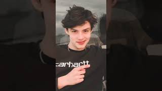 choose Louis Partridge cute🙃or Louis Partridge hot 🤤✨ Enola Holmes 2 in Netflix ✨