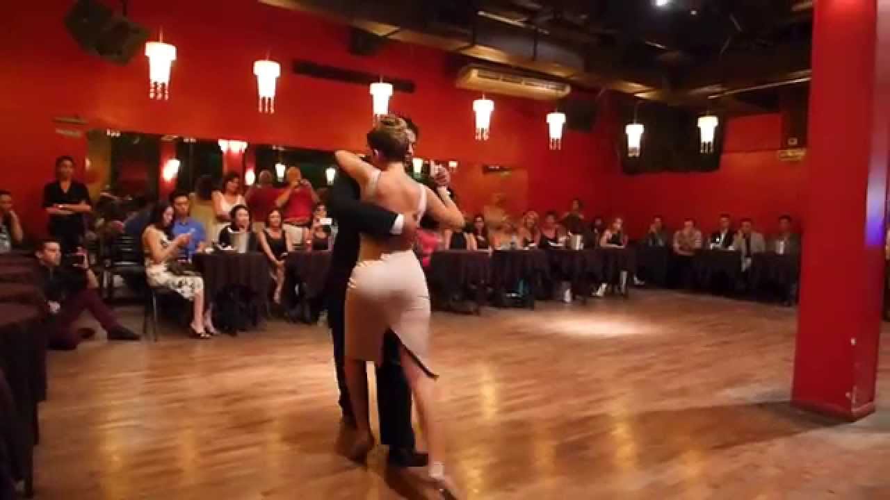 Noelia Hurtado y Carlitos Espinoza   Tango 1,  Milonga de los Domingos  01/03/15