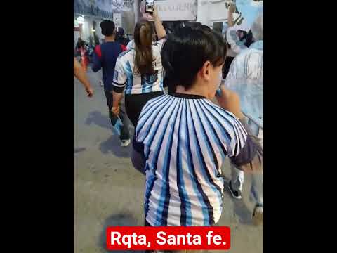 yendo a la plaza 15 de mayo en Reconquista,  Santa fe. Festejo de Argentina y el pase a la final.