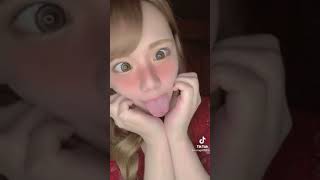 巨乳な女の子によるより目