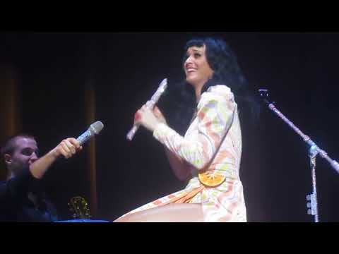 Katy Perry Fails at Playing Flute