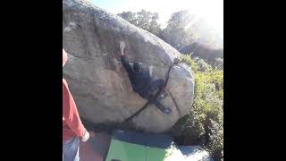 Video thumbnail of Aprieta los dientes, 6a+. Can Boquet