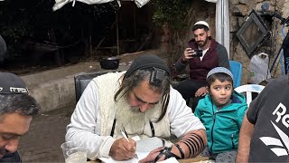 ‏ הרב שלום סבג שידור חי כ״ח בחשון (הרב שלום סבג) - התמונה מוצגת ישירות מתוך אתר האינטרנט יוטיוב. זכויות היוצרים בתמונה שייכות ליוצרה. קישור קרדיט למקור התוכן נמצא בתוך דף הסרטון