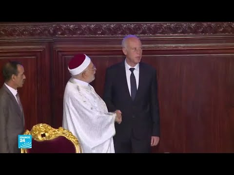 يوسف الشاهد إلى الجزائر تحضيرا لزيارة الرئيس التونسي قيس سعيد
