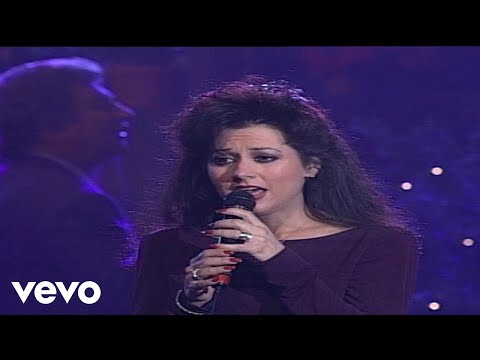 Bill & Gloria Gaither - Sleep, Baby, Sleep [Live] ft. Candy Hemphill Christmas