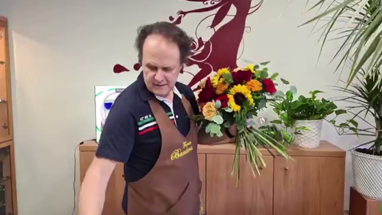 Watch Now Tutorial bouquet di fiori per Laurea - regalare fiori per laurea Tutorial bouquet di fiori per Laurea - regalare fiori per laurea