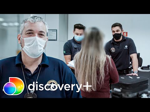 Passageiros confusos e malas suspeitas chamam atenção dos agentes | Aeroporto: Área Restrita