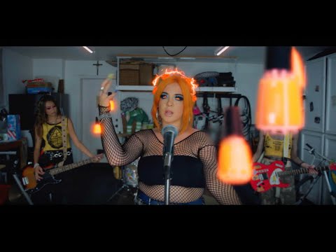 Ravenna Golden - Girlfriend Sucks ft. midwxst (Official Music Video)