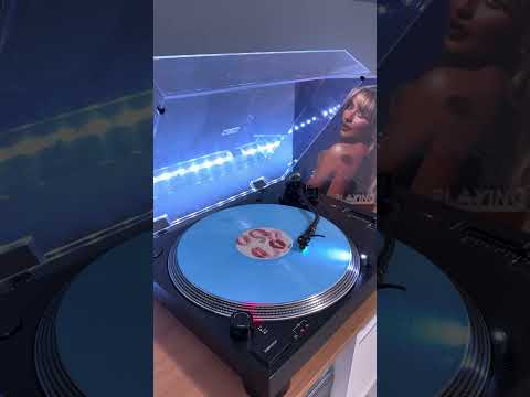 Sabrina Carpenter - Don't Smile (Side B) (Vinyl Play)