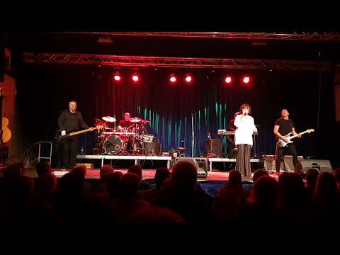 Petra Janů - Není nám už sedmnáct