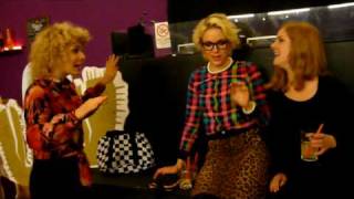 Frida Hyvönen and band singing "Stilla natt, heliga natt"