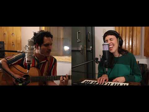 Alejandro y Maria Laura - Agüita del Equilibrio (versión banda a distancia)