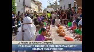 preview picture of video 'Procesión de los niños de la Puebla de Alfinden'