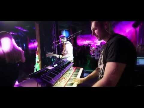 I Will Survive [Gloria Gaynor cover, performed live by Revers Band]